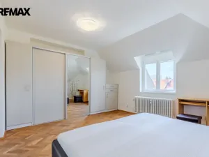 Pronájem bytu 2+kk, Praha - Bubeneč, Zelená, 52 m2