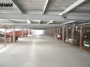Prodej garážového stání, Hradec Králové - Nový Hradec Králové, Mrštíkova, 26 m2