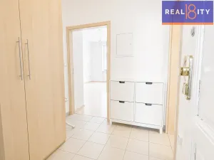 Prodej bytu 1+1, Praha, Jaselská, 55 m2