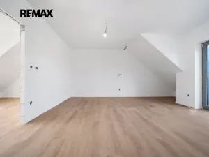 Prodej bytu 3+kk, Moravany, Květná, 108 m2