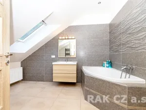 Prodej činžovního domu, Praha - Radotín, Prvomájová, 338 m2