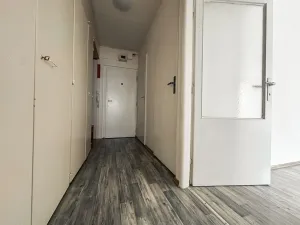 Pronájem bytu 2+kk, Praha - Hloubětín, Slévačská, 52 m2