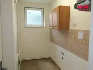 Pronájem kanceláře, Králův Dvůr, V Lukách, 200 m2