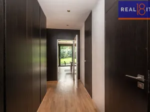 Pronájem kanceláře, Praha, U Hadovky, 400 m2