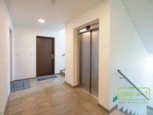 Prodej bytu 2+kk, Praha, Zimova, 55 m2