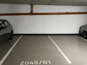 Pronájem garážového stání, Praha - Vysočany, Poděbradská, 15 m2