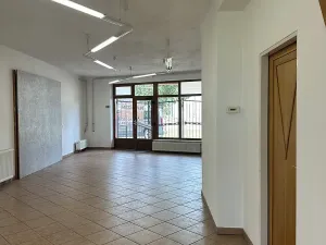 Pronájem obchodního prostoru, Staré Město, 90 m2