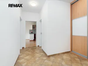 Pronájem bytu 3+kk, Zbuzany, Lomená, 72 m2