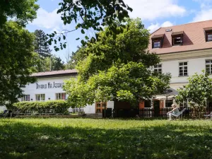 Prodej atypického bytu, Praha, Bělehradská, 72 m2