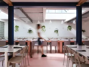 Prodej atypického bytu, Praha, Bělehradská, 72 m2