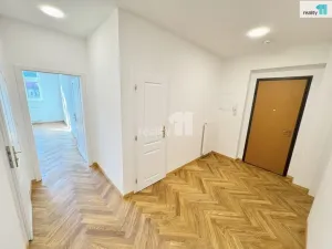 Pronájem bytu 3+kk, Praha - Karlín, Křižíkova, 82 m2