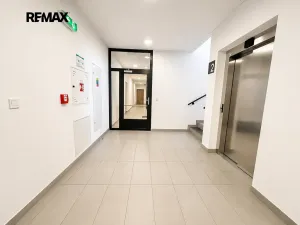 Pronájem bytu 2+kk, Praha - Hloubětín, Granitova, 53 m2