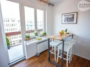 Pronájem bytu 2+kk, Praha - Karlín, Pobřežní, 56 m2