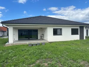 Prodej rodinného domu, Hevlín, 135 m2