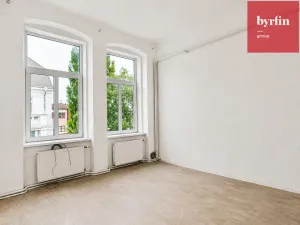 Pronájem bytu 2+1, Krnov, nám. Minoritů, 62 m2