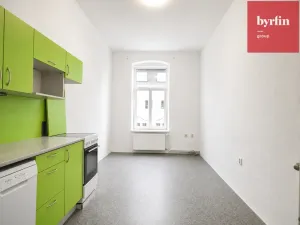 Pronájem bytu 2+1, Krnov, nám. Minoritů, 62 m2