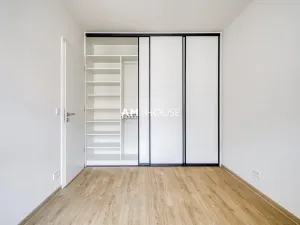 Prodej bytu 2+kk, Praha - Libeň, V zahradách, 48 m2