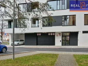 Pronájem garážového stání, Praha, U Petřin, 12 m2