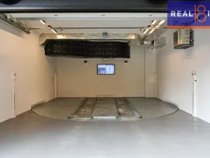 Pronájem garážového stání, Praha, U Petřin, 12 m2