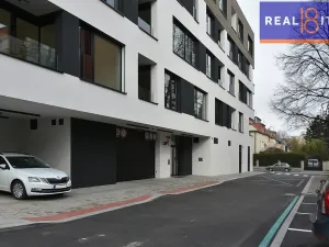 Pronájem garážového stání, Praha, U Petřin, 12 m2