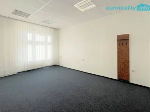Pronájem kanceláře, Mariánské Lázně, třída Vítězství, 15 m2