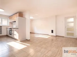Prodej rodinného domu, Drnholec, Tyršova, 300 m2
