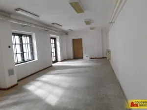 Pronájem obchodního prostoru, Znojmo, Pražská, 400 m2