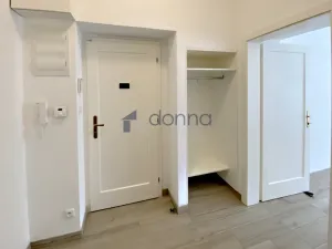 Pronájem bytu 2+kk, Praha, Velvarská, 38 m2