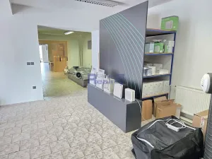 Pronájem obchodního prostoru, Hradec Králové, Pražská třída, 200 m2