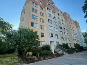 Prodej bytu 2+kk, Praha, Bazovského, 42 m2