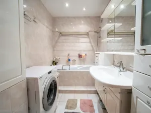 Prodej bytu 3+1, Praha - Bohnice, Dolákova, 72 m2