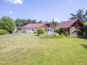 Prodej rodinného domu, Sezemice - Veská, 400 m2