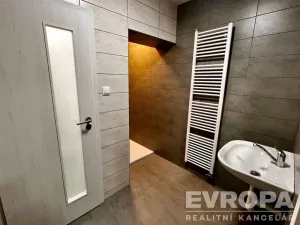 Pronájem bytu 1+kk, Žirovnice, Havlíčkovo náměstí, 32 m2