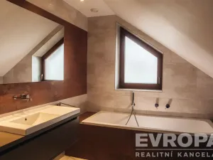 Prodej rodinného domu, Pardubice, MUDr. Ducháčkové, 226 m2