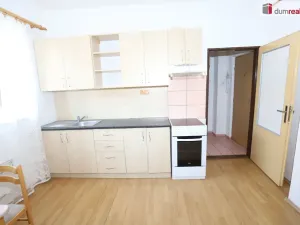 Pronájem bytu 1+1, Bečov nad Teplou, Nádražní, 33 m2