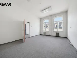 Prodej kanceláře, Karlovy Vary, Jaltská, 61 m2
