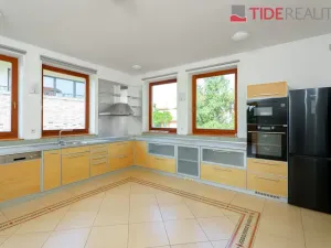 Pronájem vily, Jesenice, Vilová, 420 m2