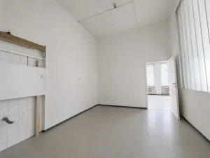 Pronájem skladu, Brno, Šujanovo náměstí, 134 m2