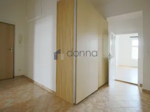 Pronájem bytu 2+1, Praha, 28. pluku, 70 m2