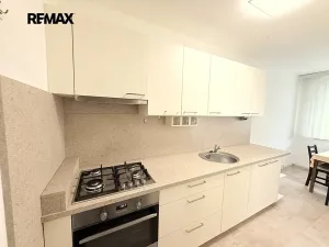 Pronájem bytu 3+1, Praha - Žižkov, Jeseniova, 73 m2