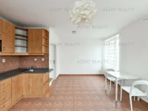 Pronájem bytu 1+kk, Praha - Zbraslav, Pelzova, 35 m2