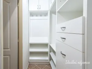 Pronájem bytu 2+kk, Praha - Troja, Hnězdenská, 46 m2