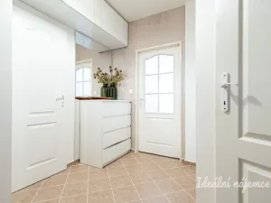 Pronájem bytu 2+kk, Praha - Troja, Hnězdenská, 46 m2