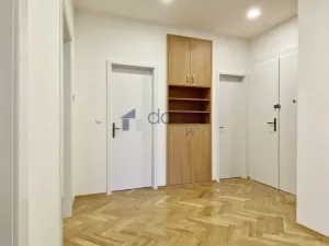 Pronájem bytu 3+1, Praha, Slezská, 95 m2