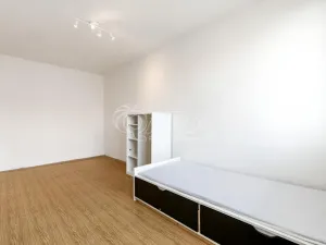 Prodej bytu 3+1, Praha - Petrovice, Rezlerova, 70 m2