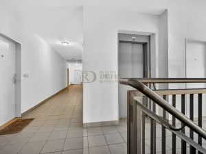 Pronájem bytu 2+kk, Praha - Michle, Novobohdalecká, 40 m2