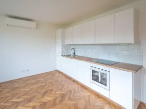 Pronájem bytu 2+kk, Praha - Žižkov, Na Balkáně, 45 m2