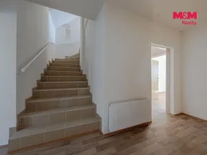 Pronájem rodinného domu, Vrátno, 302 m2