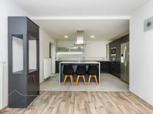 Prodej rodinného domu, Neveklov, Husova, 238 m2