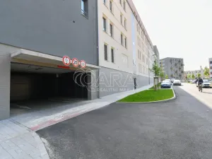 Pronájem garážového stání, Benešov, Suchánkova, 16 m2